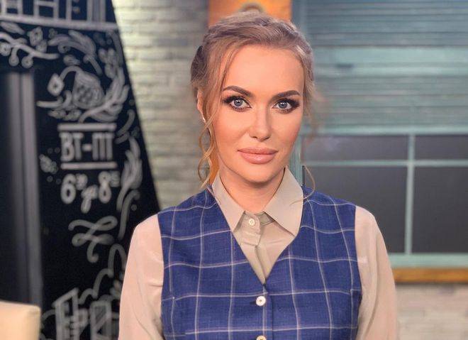 «Уважаемые «невминяшки» и «альпийские девственницы», убедительная просьба - отпишитесь»: полуголая Слава Каминская в пух и прах разнесла своих хейтеров