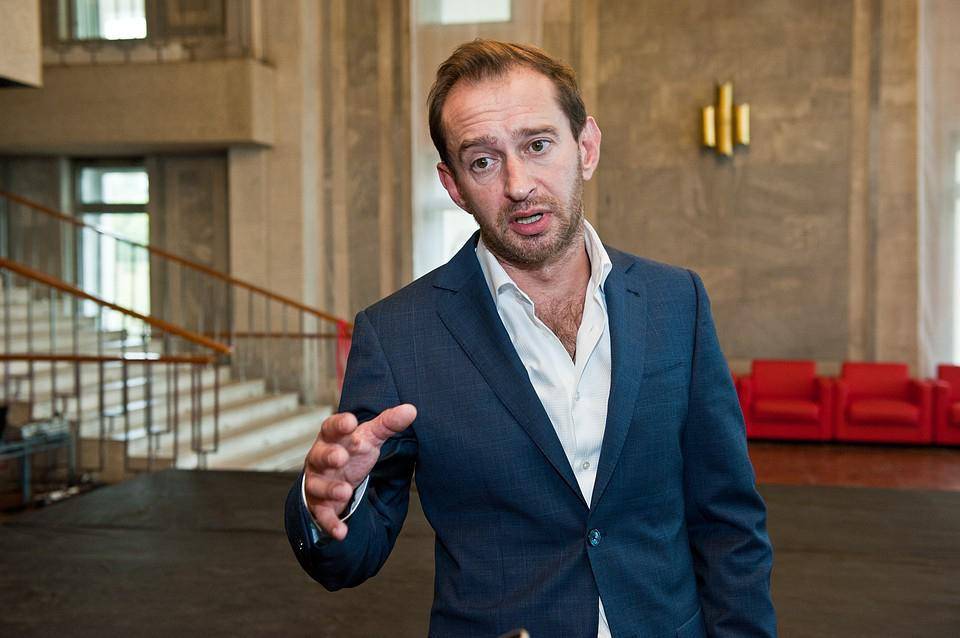 «Пугачёва осталась позади»: в России назвали знаменитостей, которым доверяют больше всего