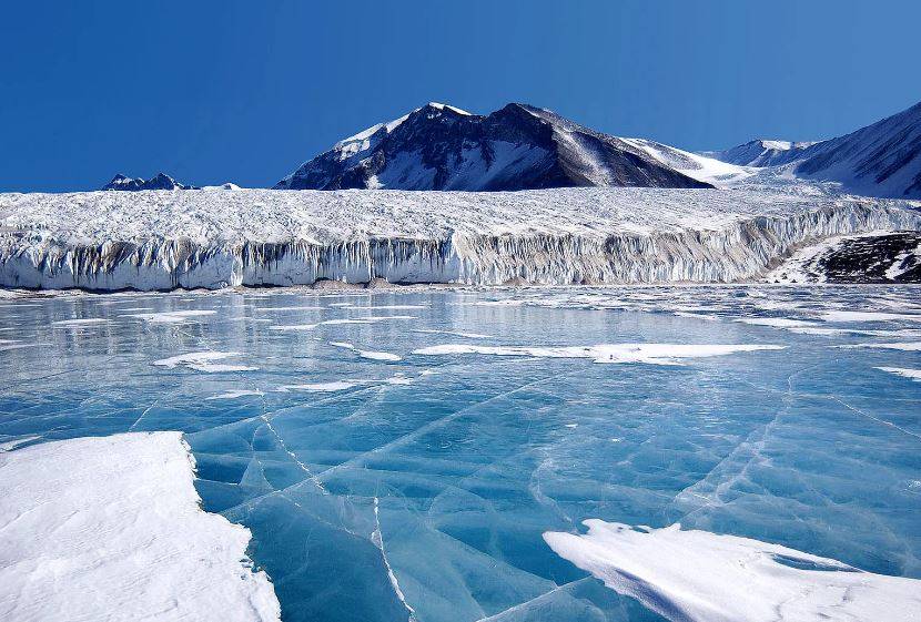 Под льдами Антарктиды обнаружены уникальные озёра