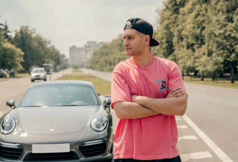 «Были отношения, в которых девушка постоянно бухала»: Давид Манукян намекнул на алкоголизм Бузовой