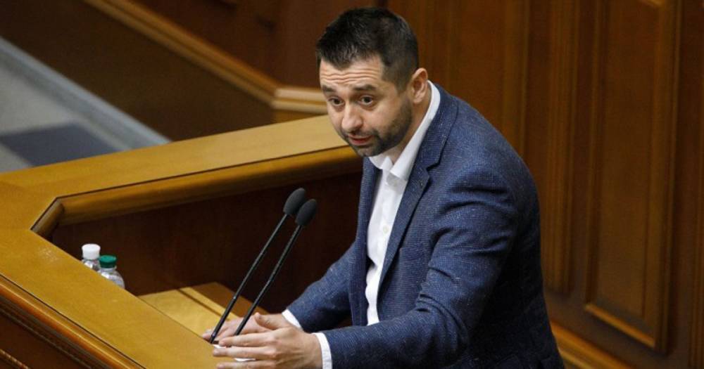 «Тогда у Украины будет два хозяина - Америка и Китай»: Азаров прокомментировал поездку Арахамии в Китай