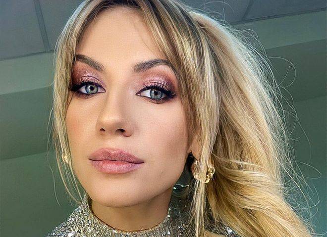 «Леся, смотри, что бы у деда инфаркта не было»: Никитюк в раздельном купальнике позировала с расставленными ногами, и пышным бюстом