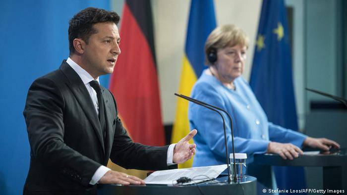 Ветеран АТО: «Порох» привозил санкции против РФ и макропомощь от ЕС, а Зеленский привез решение принять «формулу Штайнмайера»