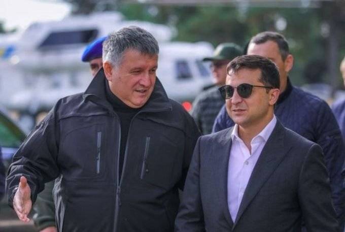 «Готовят ко второму сроку»: политолог связал отставку Авакова с планами Зеленского
