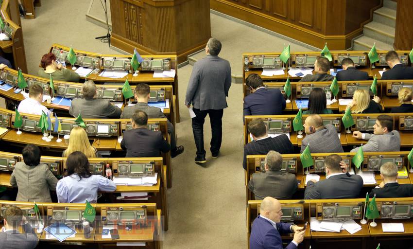 Береза: предлагаю угадать через сколько времени выяснится, что новый слуга очередной анал-табу, через сколько времени его поймают под наркотой