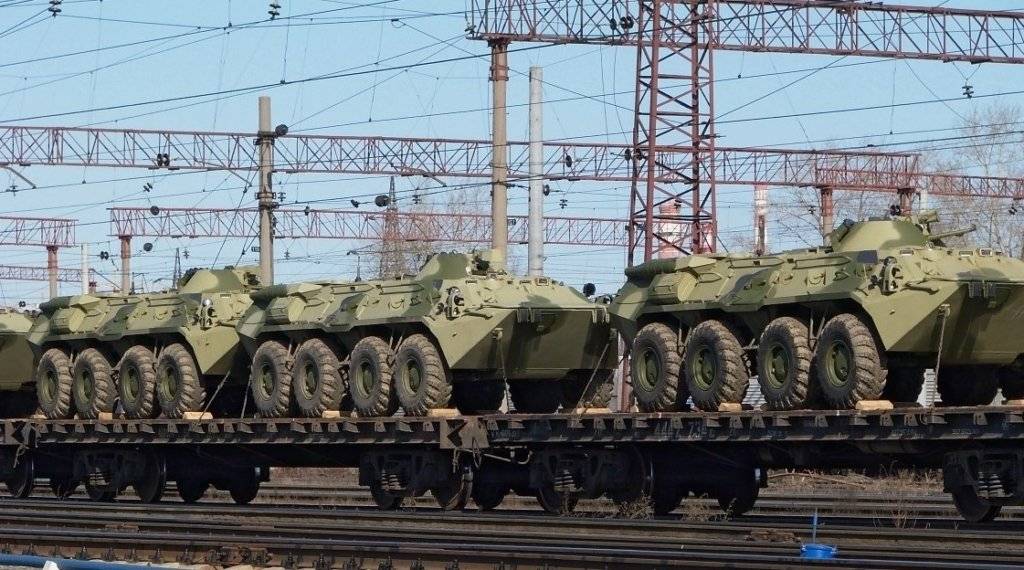 Эшелоны с российской военной техникой