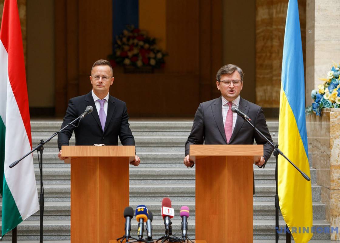 Главы МИД Украины и Венгрии вылетели на Донбасс