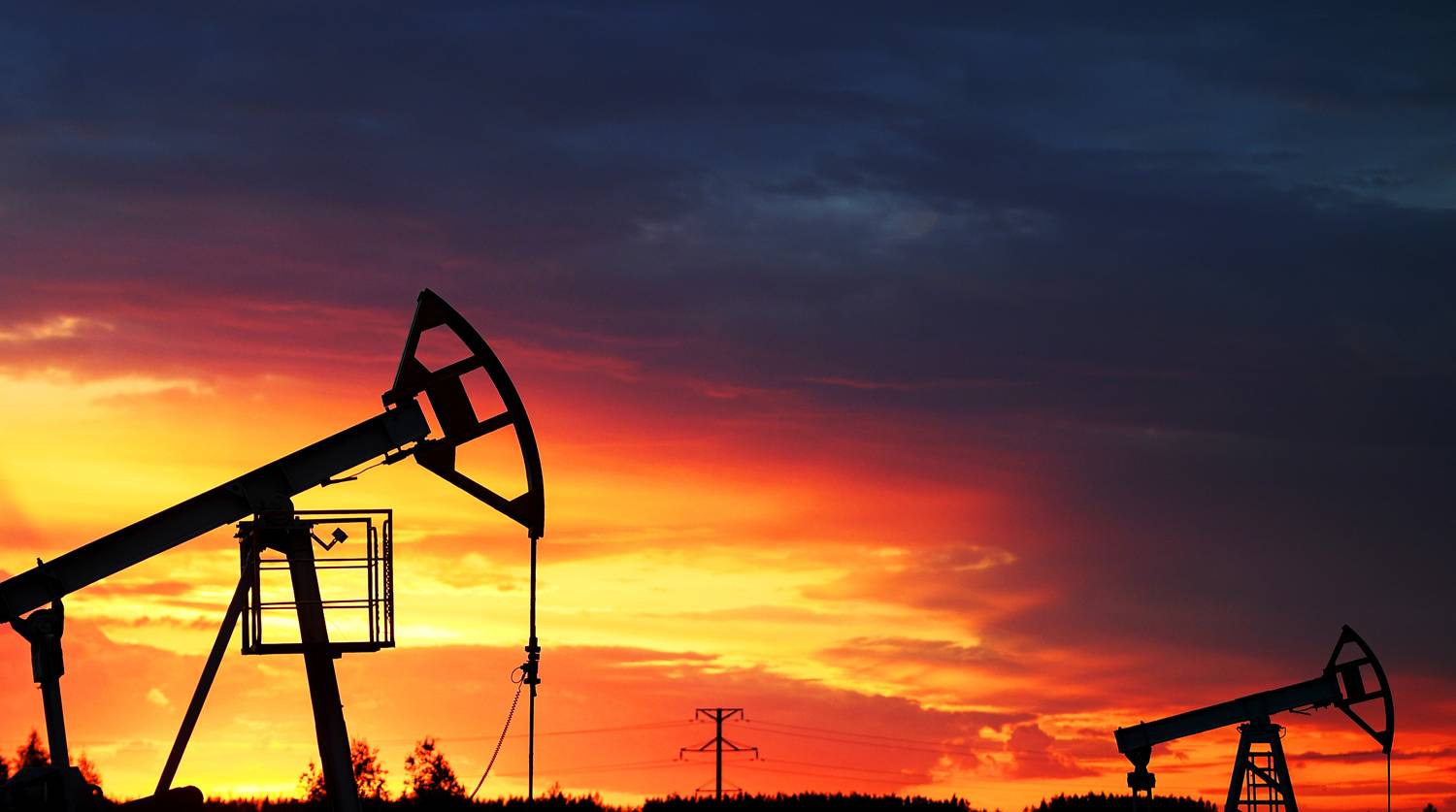 Цена нефти на торгах начала снижаться: что стало причиной