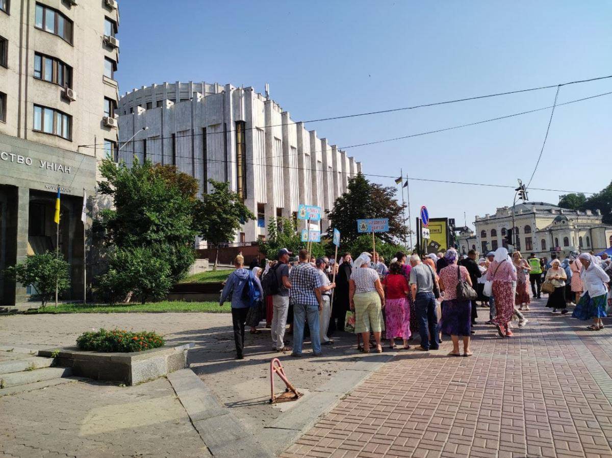 Телеведущая: эта акция не о том, чтобы мирно пройтись по центру города Киева. Она о том, чтобы захватить этот город