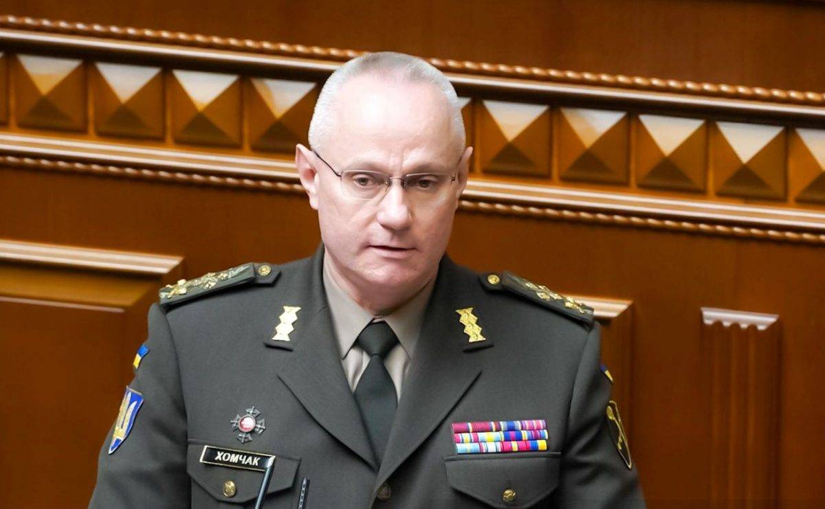 Касьянов: перевод Хомчака на другую работу ничего не изменит в армии, потому что нужно менять людей, а не передвигать кровати