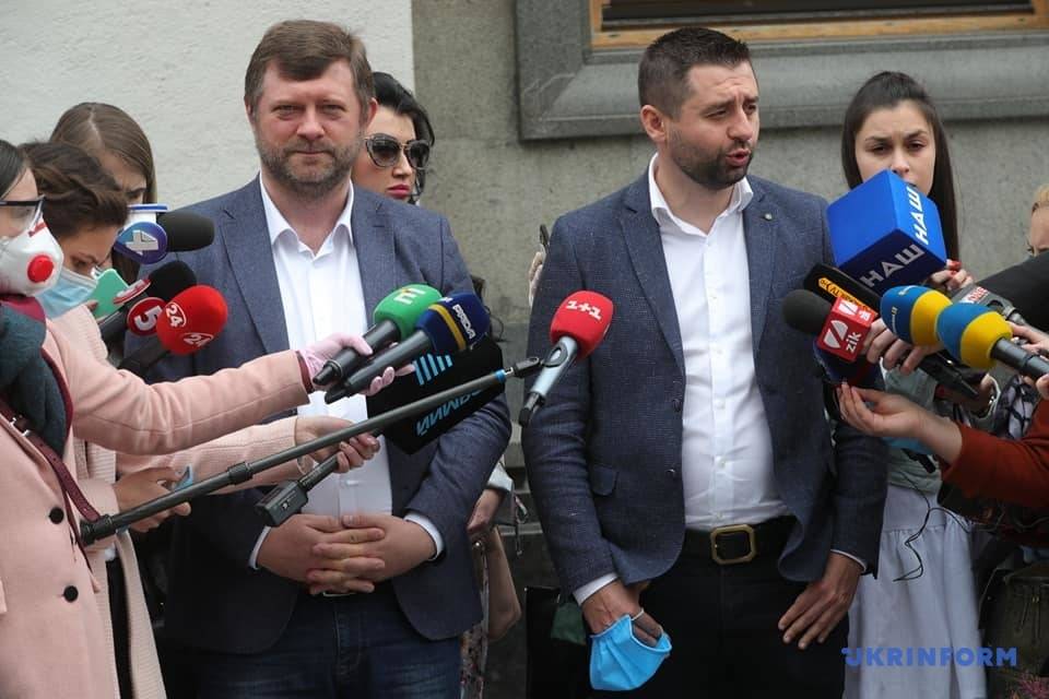 Политолог: предлагаю «слугам» не останавливаться и объявить, что готовят визит в Северную Корея для изучения ядерной программы!