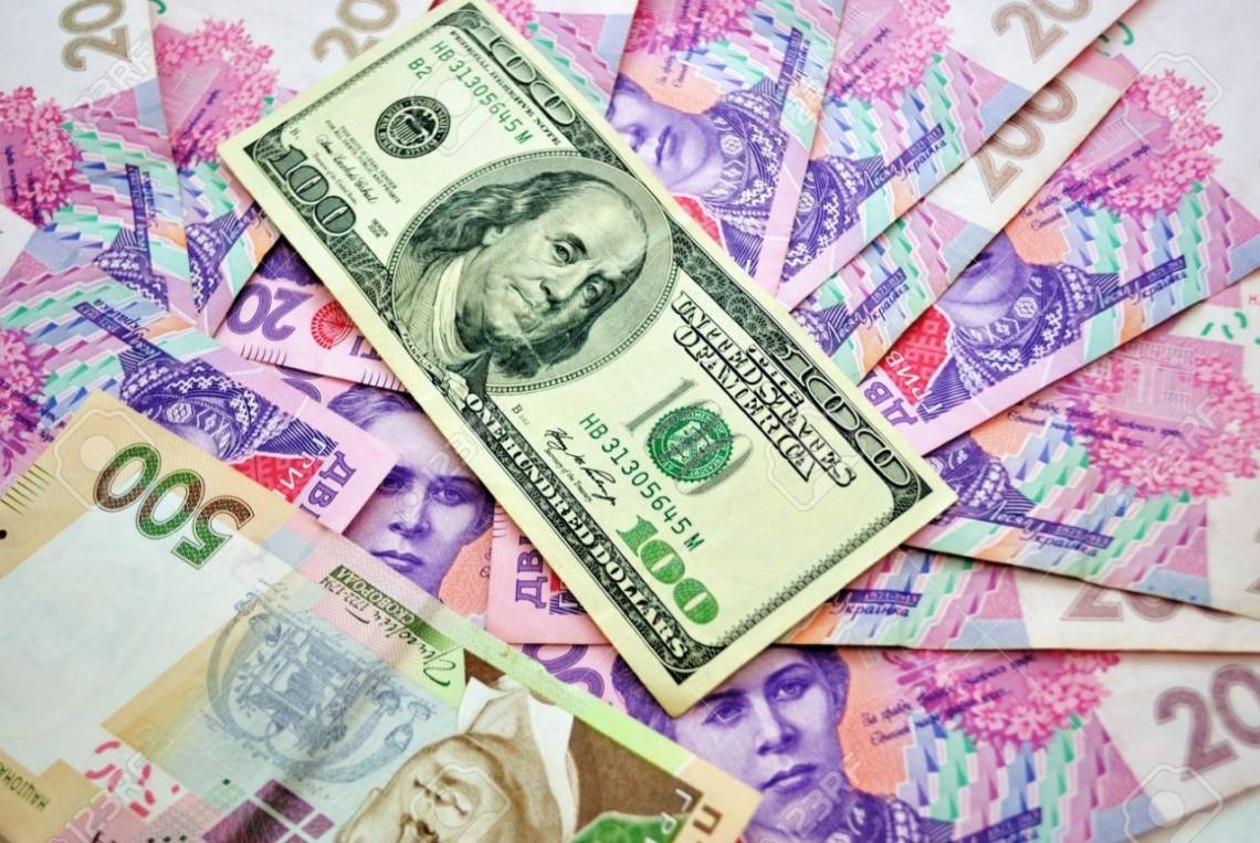 В последний рабочий день июля НБУ повысил курс доллара