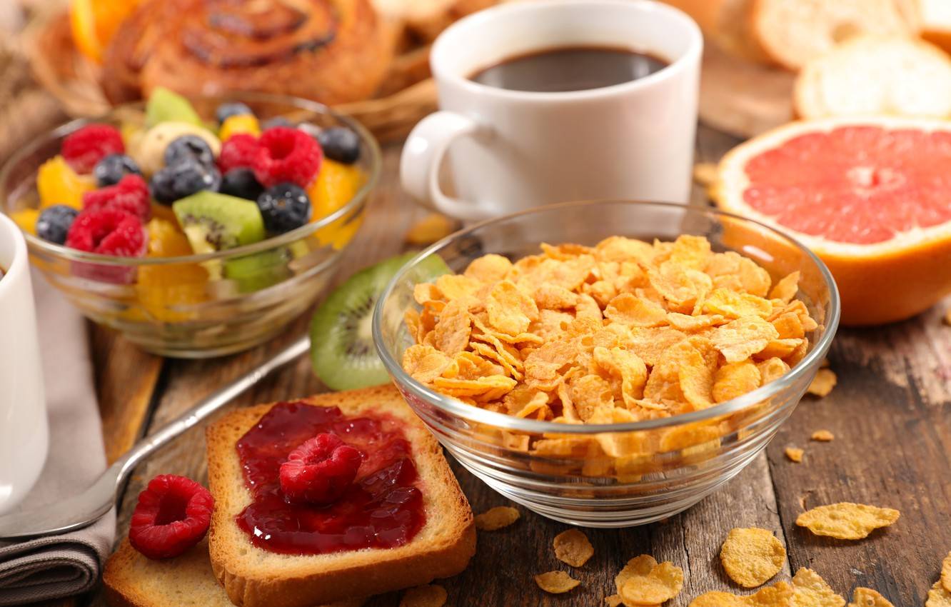 «На голодный желудок не рекомендуется»: эксперты рассказали об опасных продуктах