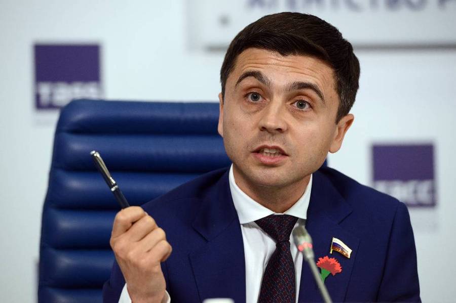 «Здесь даже в кинотеатры не ходили без русского дубляжа, Зеленский заливает»: в Крыму ответили на заявление президента Украины о полуострове