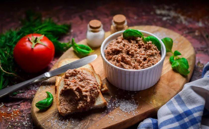 «Очень лёгкий и вкусный»: Кулинар поделился рецептом куриного паштета
