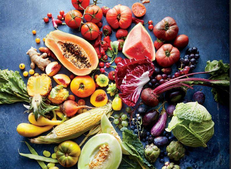 Спасаемся в жару: диетолог назвала самые полезные летние овощи и фрукты