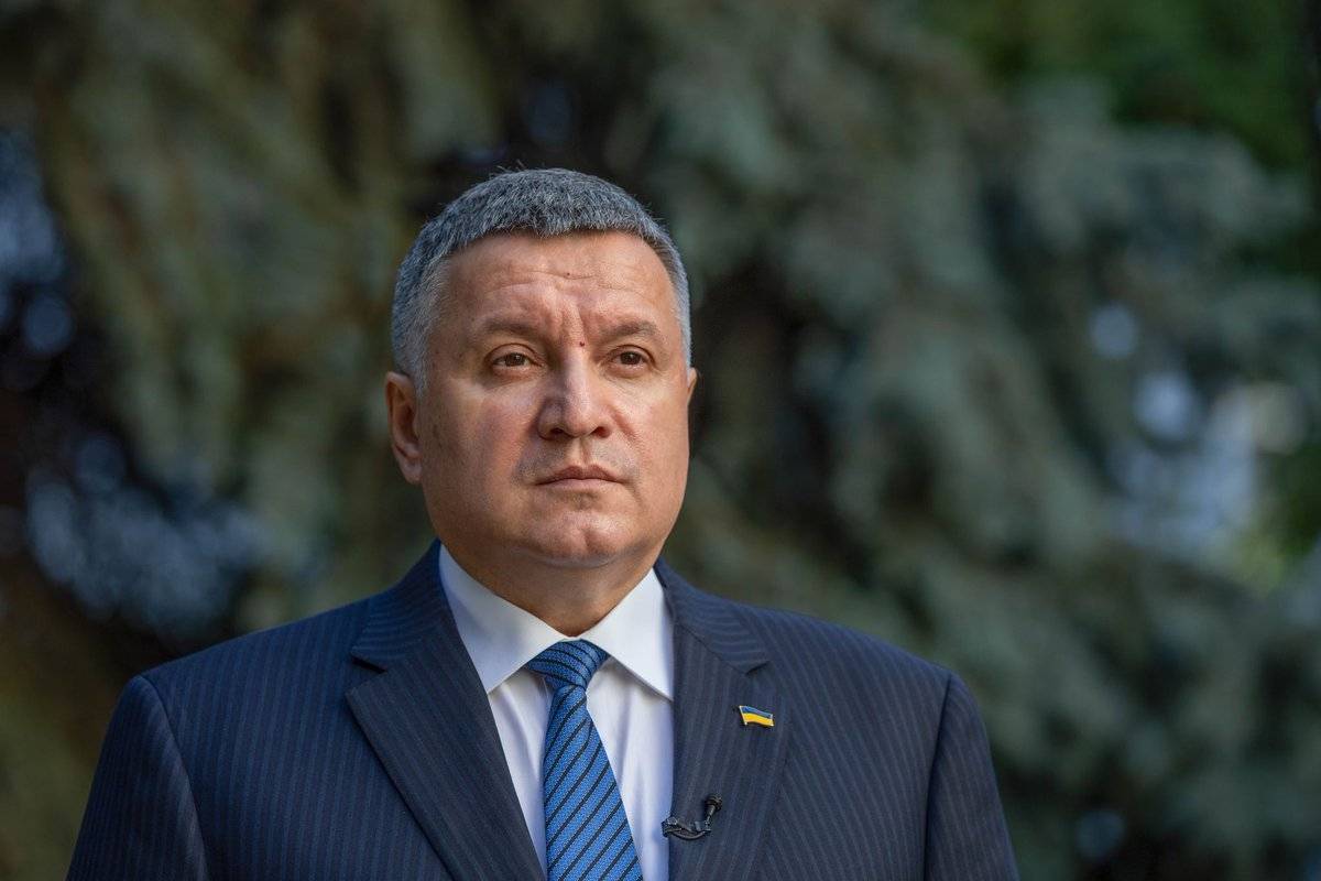«Бутылочки вина и путешествие в пещерах»: Шарий заявил, что Аваков не вернётся в Украину