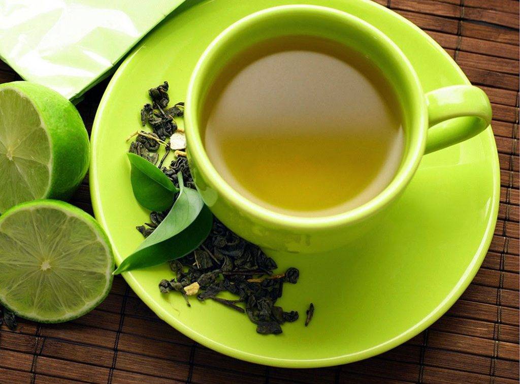 «Быстро раздражает слизистую»: диетолог назвала главную опасность зелёного чая
