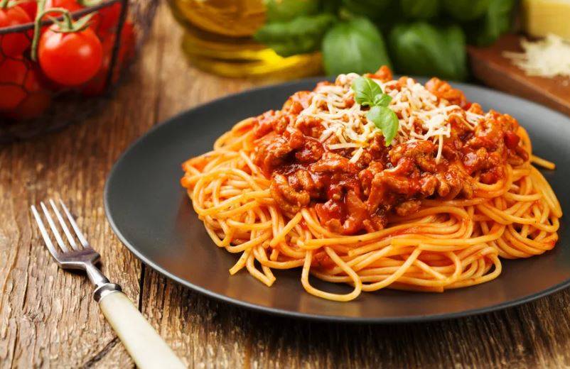 Быстро, вкусно и сытно: Кулинар поделилась рецептом спагетти с мясом