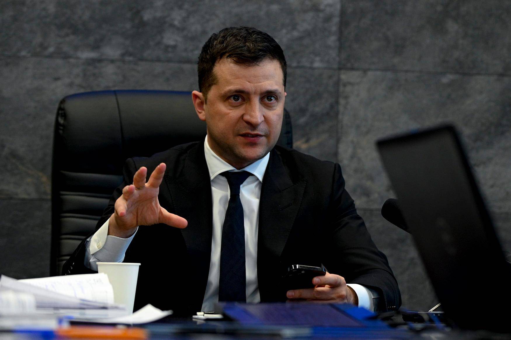 Более половины украинцев не сомневаются в наличии офшоров у Зеленского