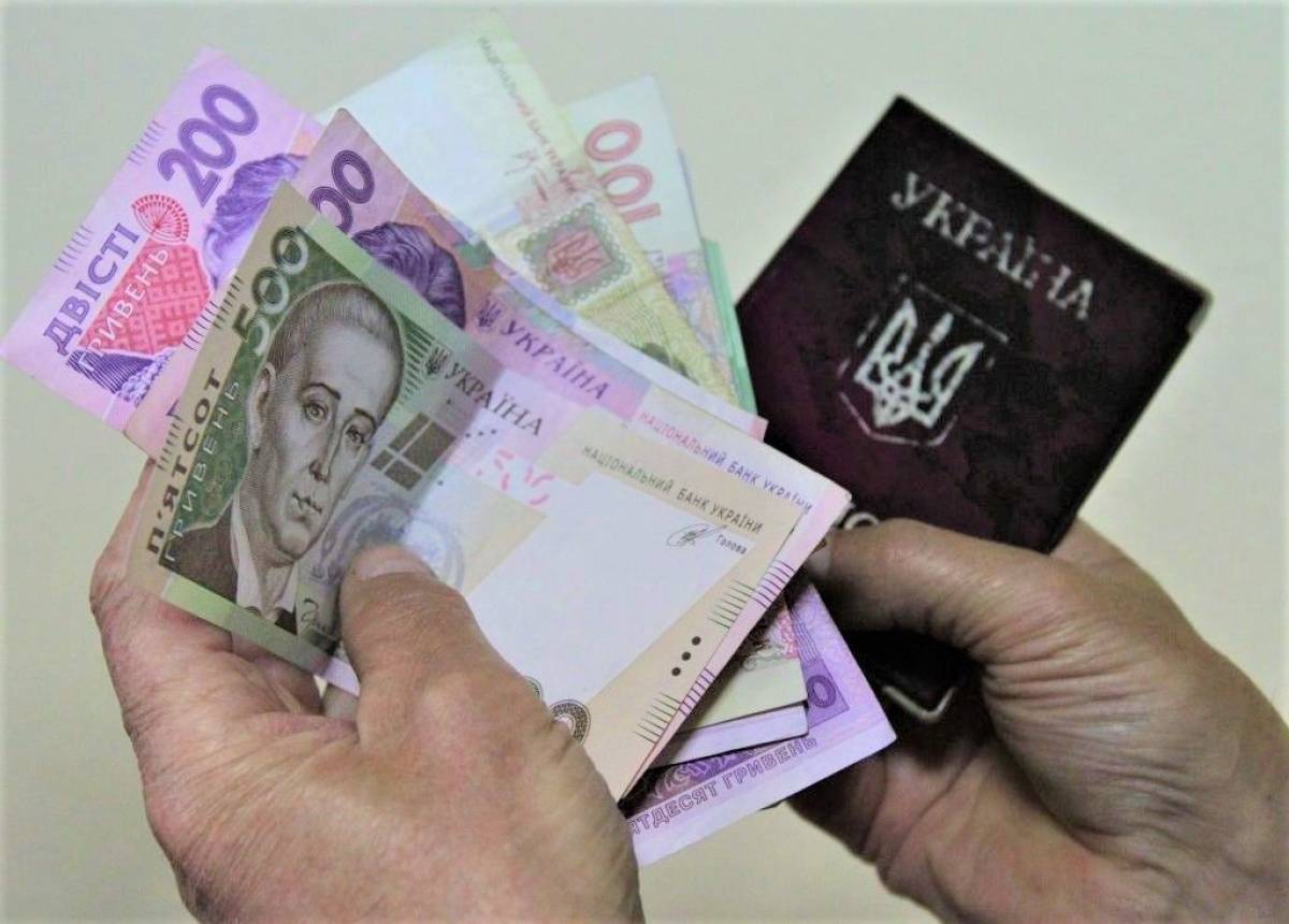 Около миллиона украинцев в октябре получат прибавку к пенсии в размере 400 гривен