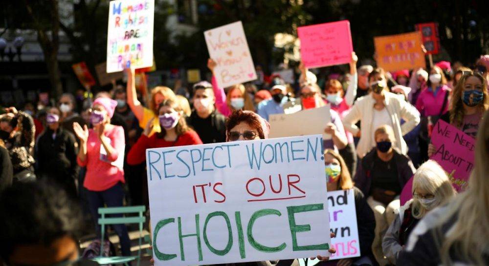 В американских штатах начались массовые митинги против запрета абортов