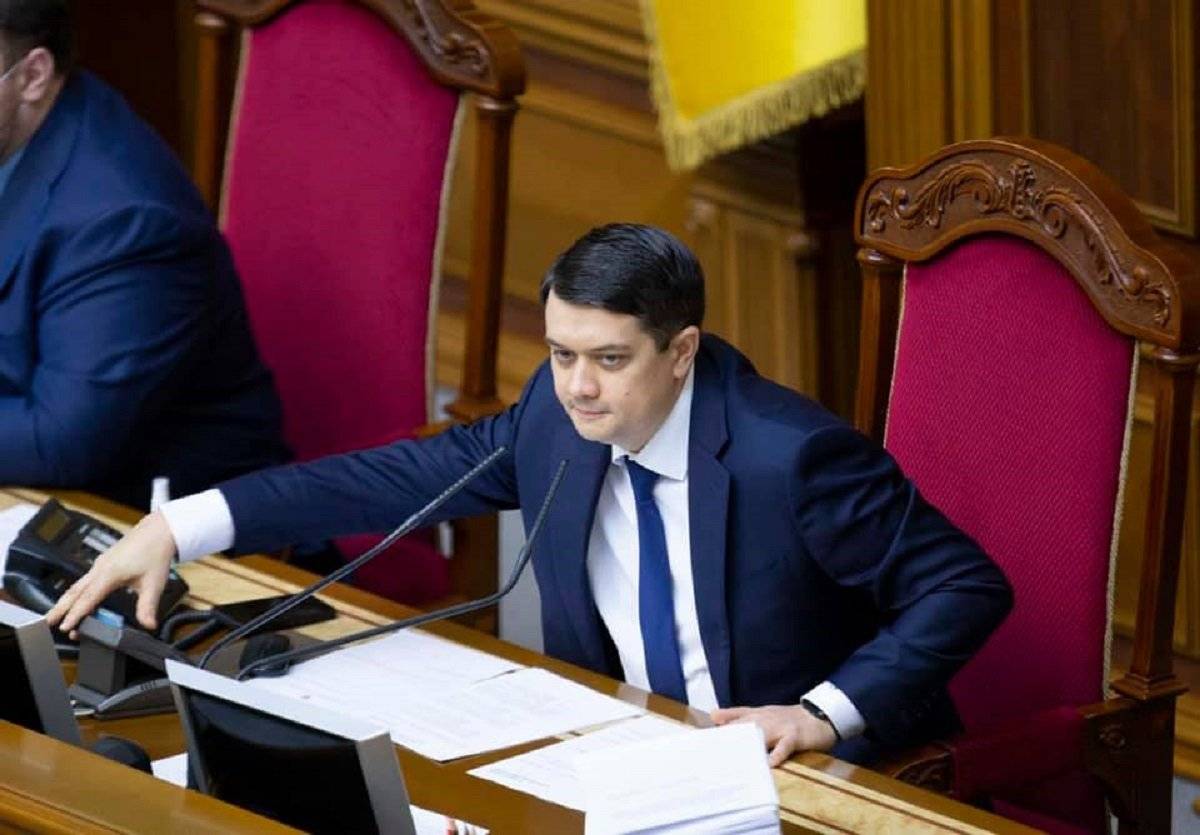 «На следующих президентских выборах он станет спойлером»: Азаров прокомментировал отставку Разумкова