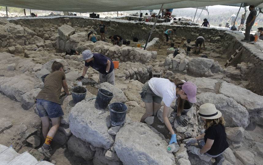 На территории Израиля найден один из самых древних туалетов