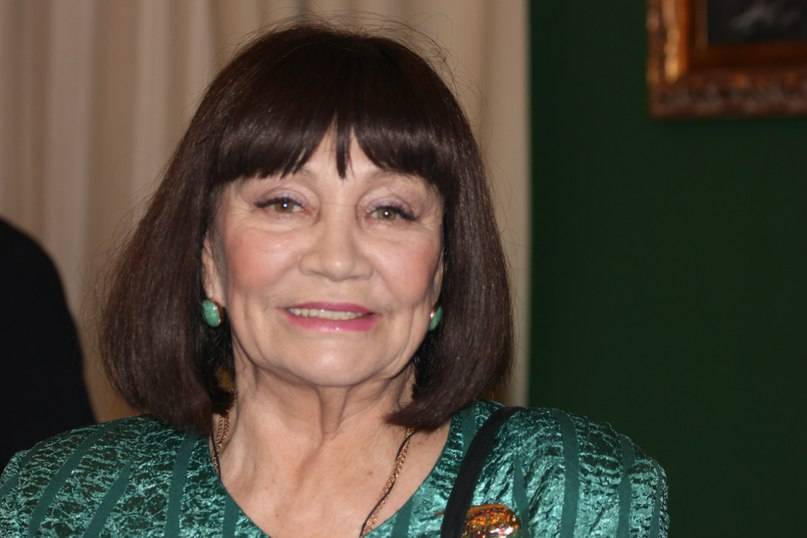 «Приходится покупать лапшу быстрого приготовления»: Лариса Лужина едва выживает на мизерную пенсию