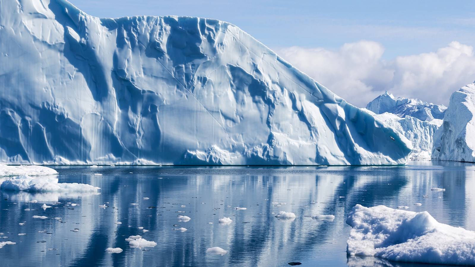 «Бактериологические и ядерные бомбы»: учёные заявили о новой опасности в Арктике