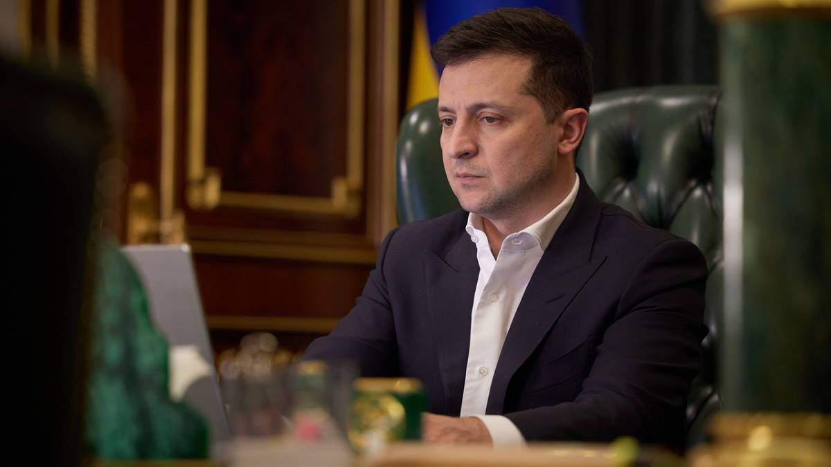 Уже ничего не помогает: социологи заявили о падении рейтинга Зеленского