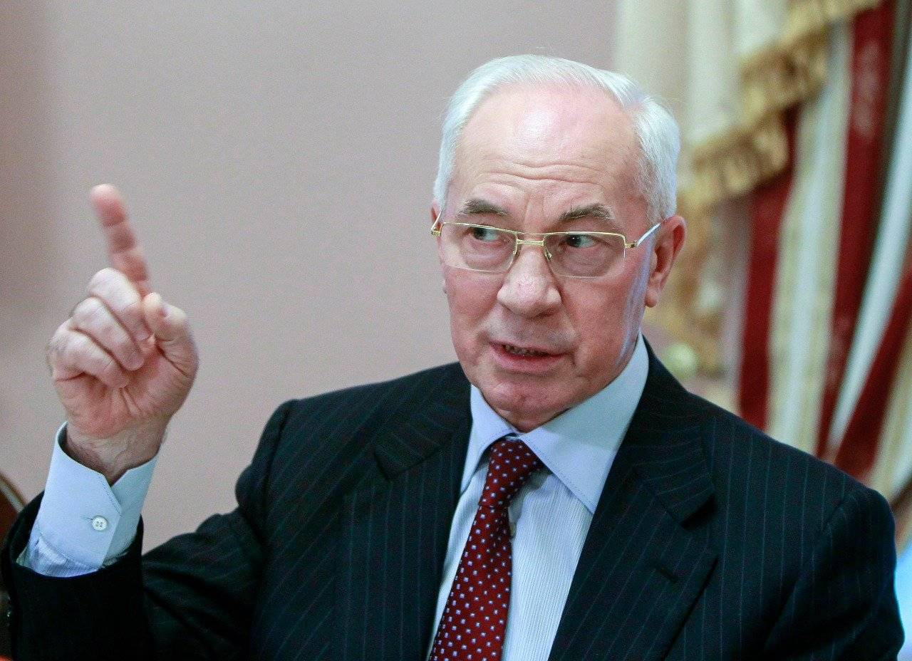 «Одних бездарей поменяют на других»: Азаров прокомментировал перестановки в Кабмине