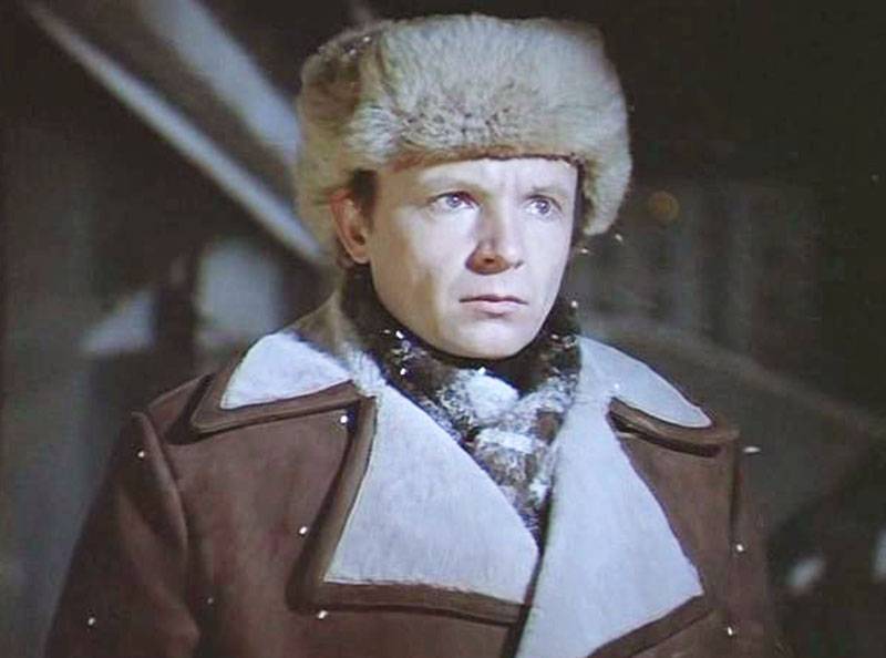 «Трогали пальцем и дарили веники»: Почему Андрей Мягков ненавидел свою роль в «Иронии судьбы»