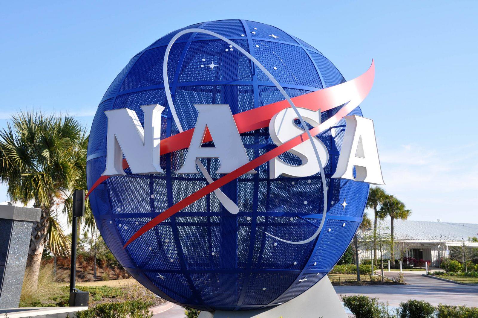 Учёные НАСА планируют запустить 3 спутника для изучения тропических штормов
