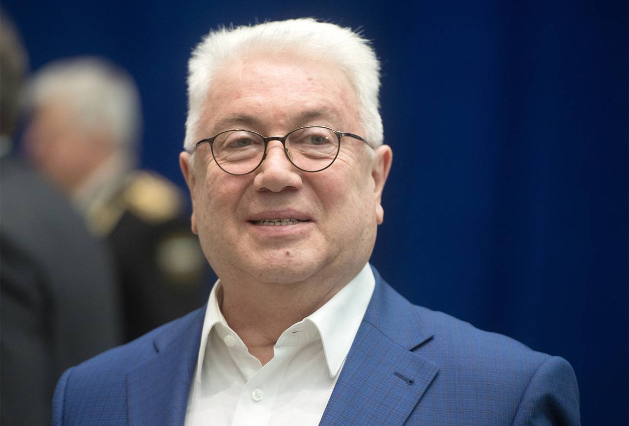 «Но всё равно радуюсь приходу Нового года»: Винокур вспомнил о главной печали своего детства