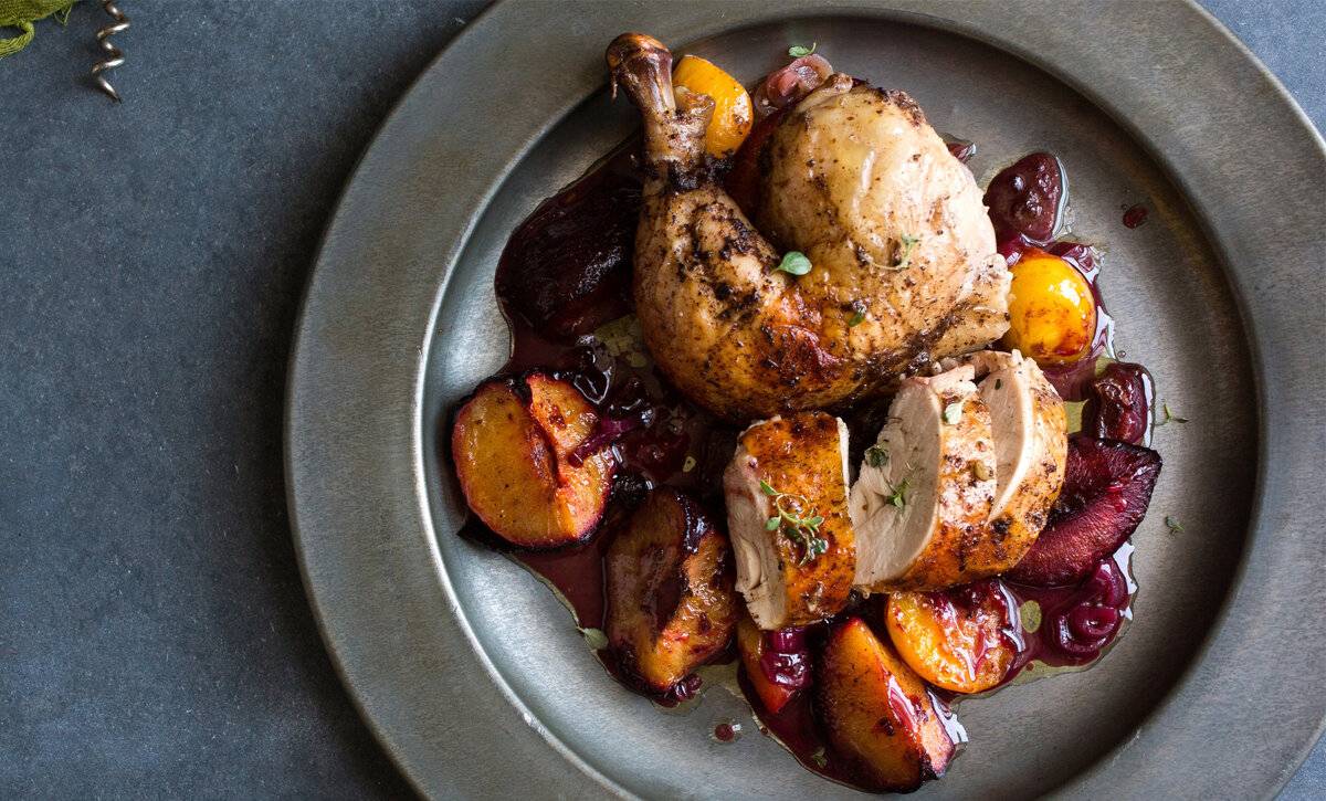 Блюда на праздничный стол: рецепт куриных ножек со сливами