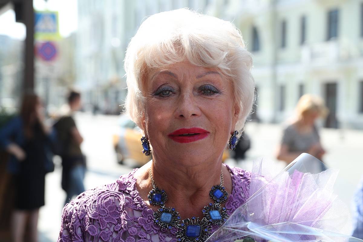 «Денег совсем не хватает»: вдова Караченцова решила расстаться с самым дорогим