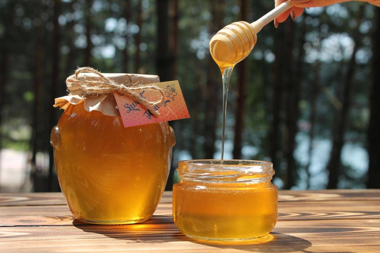 Мёд - это не лучшая альтернатива: диетолог рассказала о сахарозаменителях