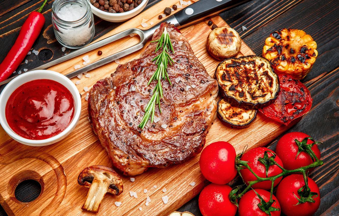 Известный кулинар назвал три хитрости приготовления самого вкусного мяса