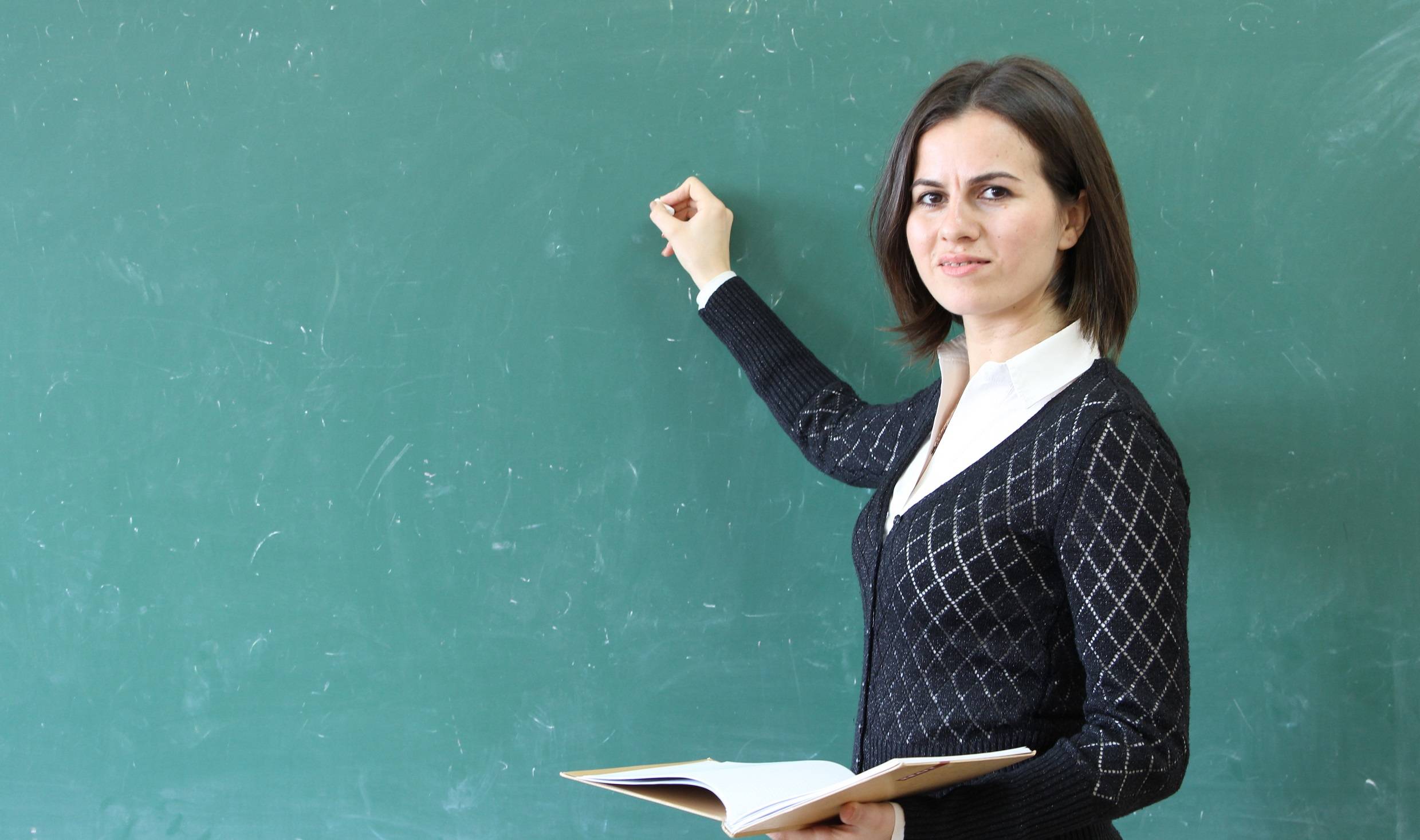 Украинским педагогам повысили зарплату с 1 декабря