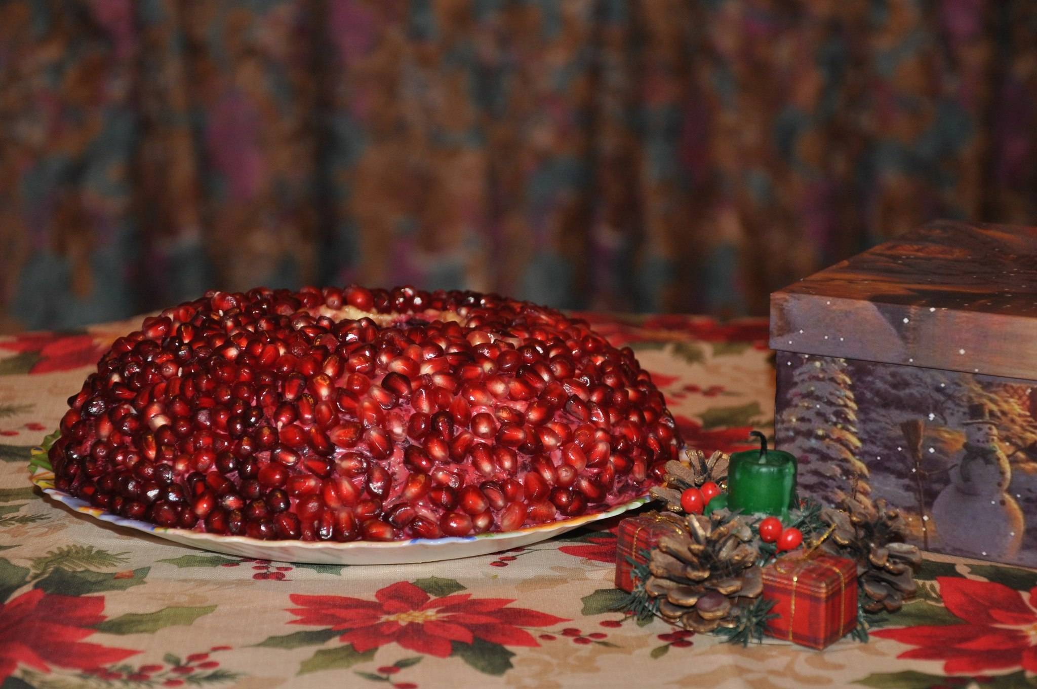Новогодние блюда: готовим салат «Гранатовый браслет»