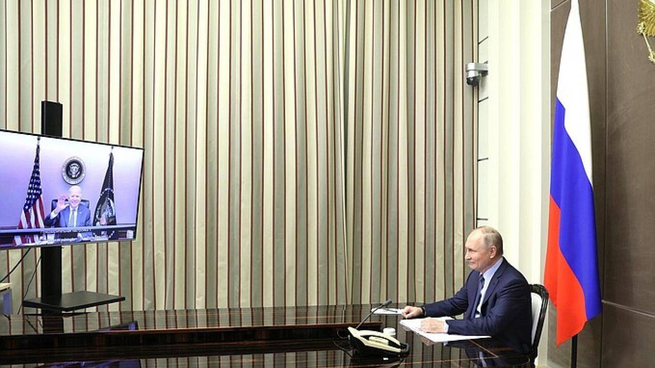 «Крым по умолчанию воспринимают российским»: писатель рассказал, как Байден забыл о полуострове и признал Донбасс сферой влияния Россия