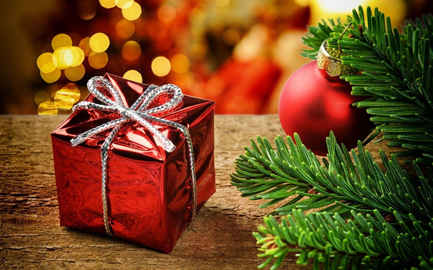 Стилист назвала 6 лучших новогодних подарков