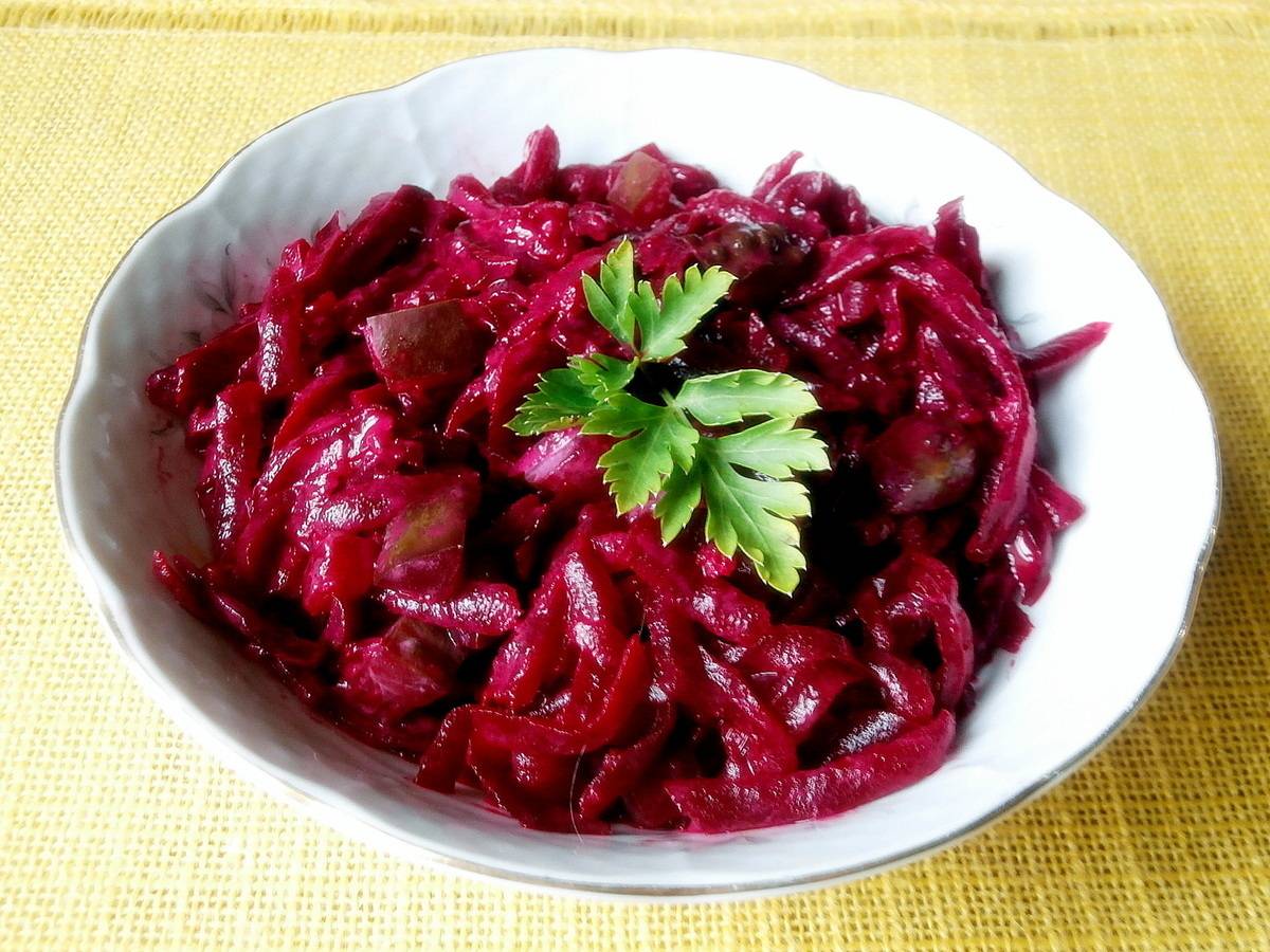 Оригинальный вкус: Готовим салат из солёных огурцов и свеклы