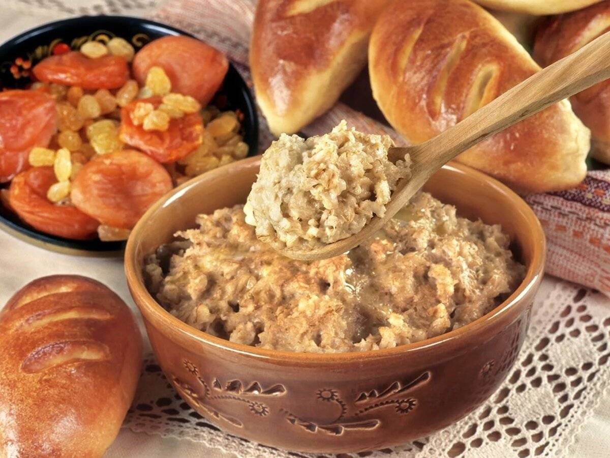 Перед сном противопоказаны: диетолог перечислила вызывающие брожение продукты