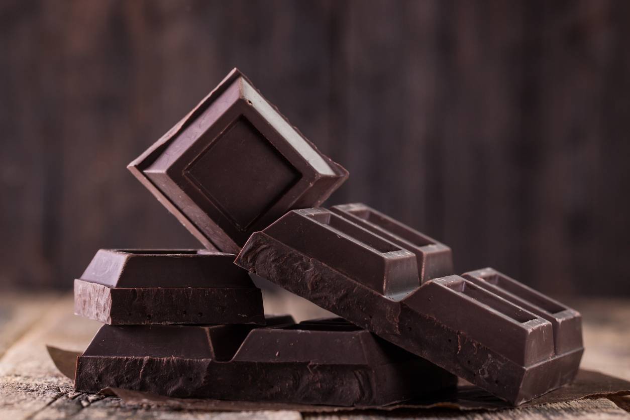Медики перечислили 6 уникальных свойств горького шоколада