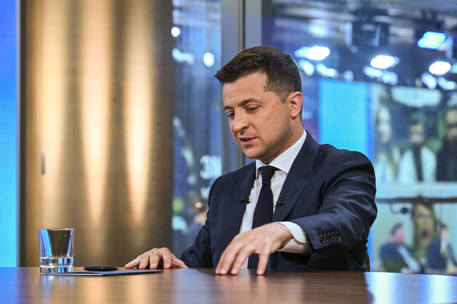 «Всё будет зависеть только от погоды»: политолог рассказал о судьбе Зеленского после этой зимы