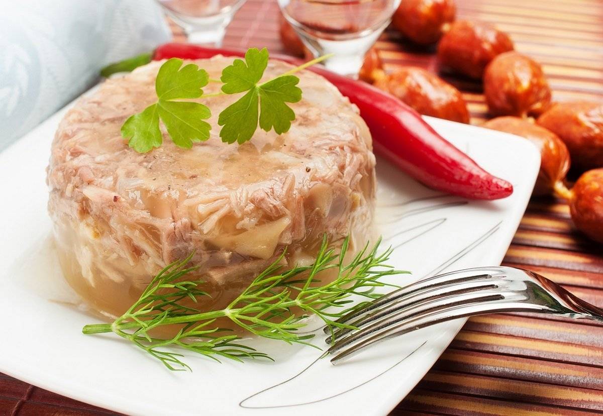 Лайфхаки от кулинаров: как приготовить вкусный и прозрачный холодец