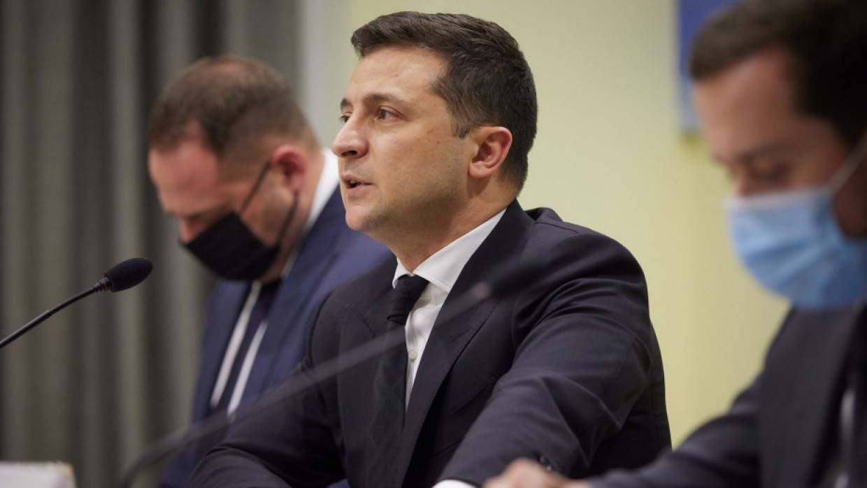 «Порошенко имеет к этому отношение»: Политолог объяснил, почему Зеленский закрыл ещё два канала