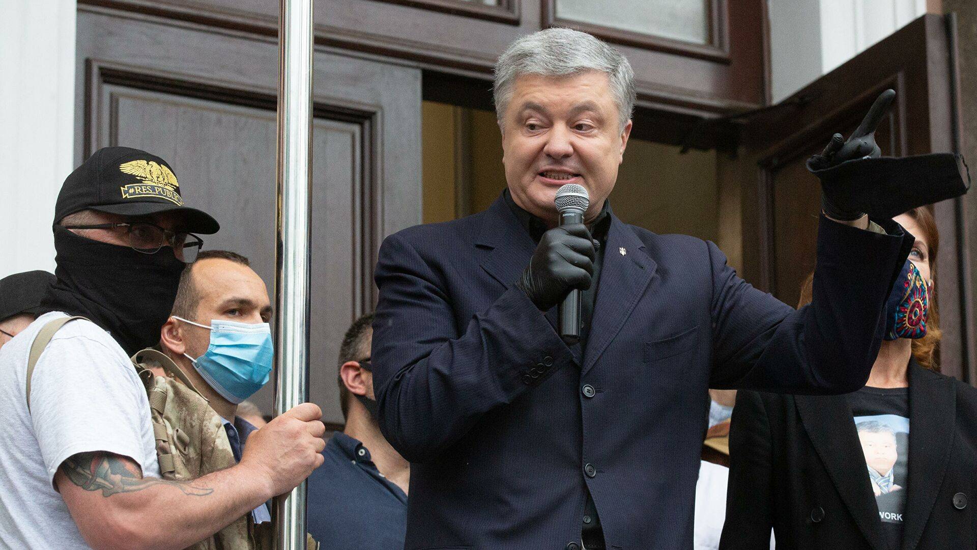 «У Зеленского имеются возможности»: социолог заявил, что Порошенко сядет в тюрьму